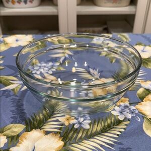 The Pampered Chef Clear Glass Bowl 2 Quart